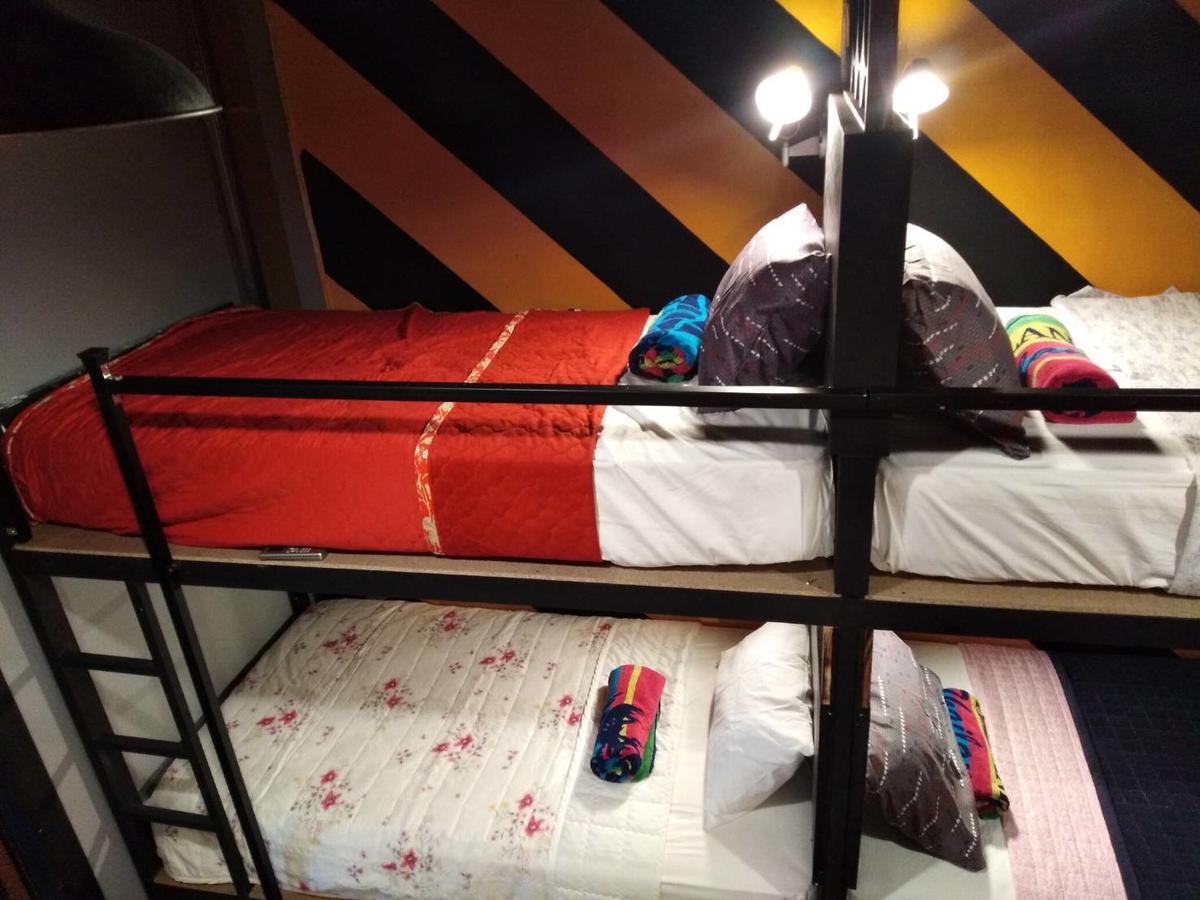 סוראט תאני Chang Bed And Bar Hostel (Adults Only) מראה חיצוני תמונה
