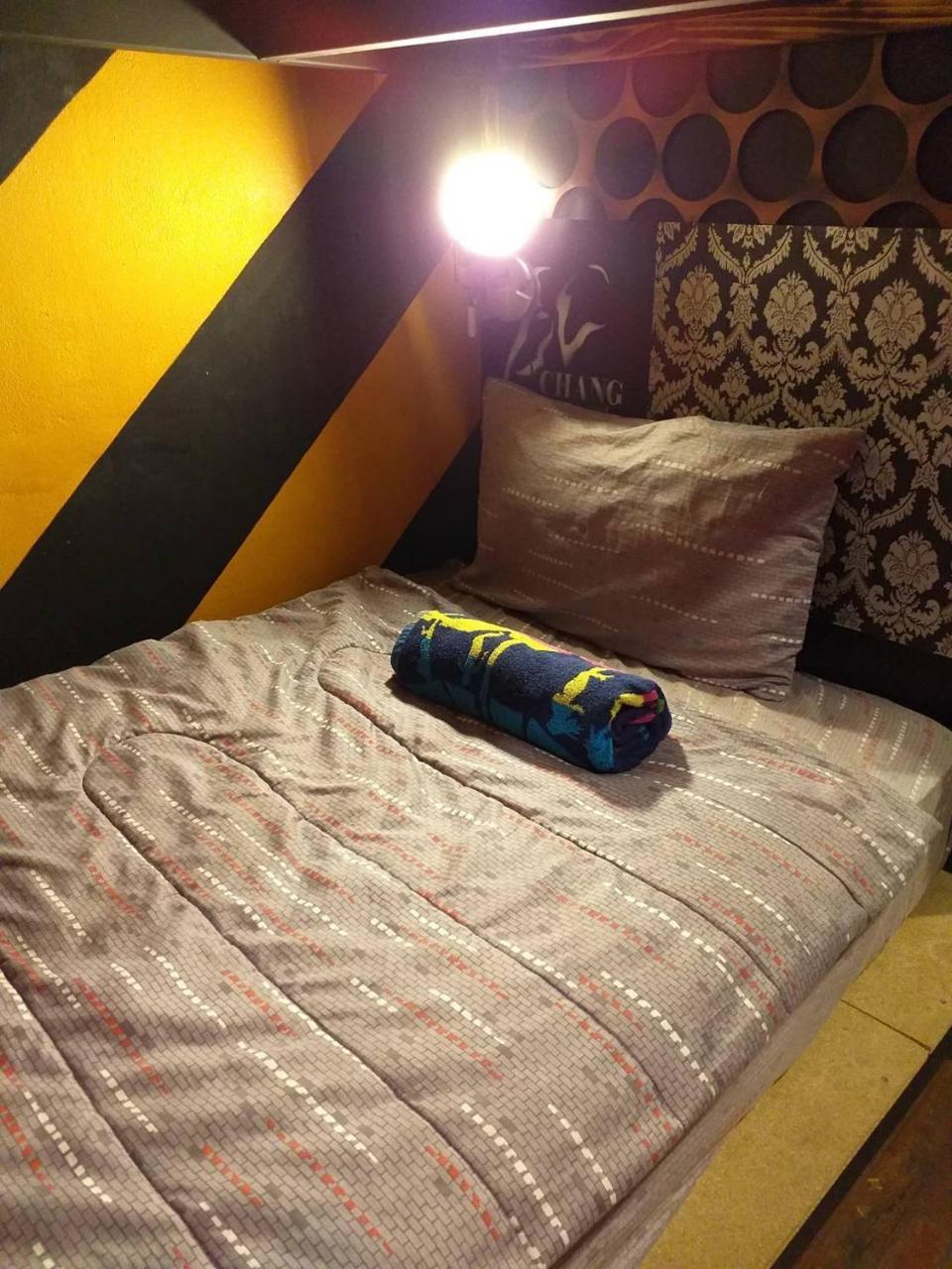 סוראט תאני Chang Bed And Bar Hostel (Adults Only) מראה חיצוני תמונה