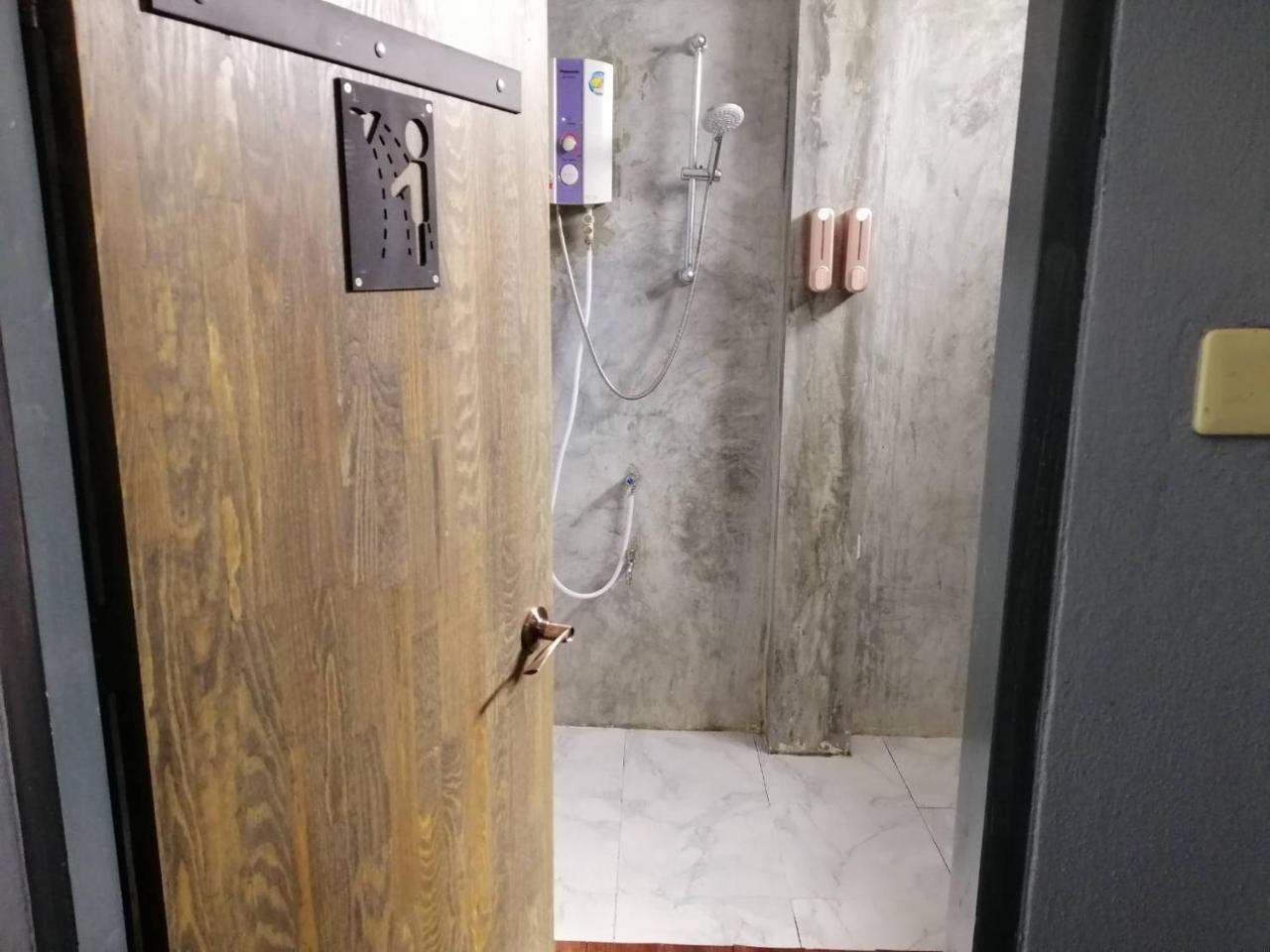 סוראט תאני Chang Bed And Bar Hostel (Adults Only) מראה חיצוני תמונה