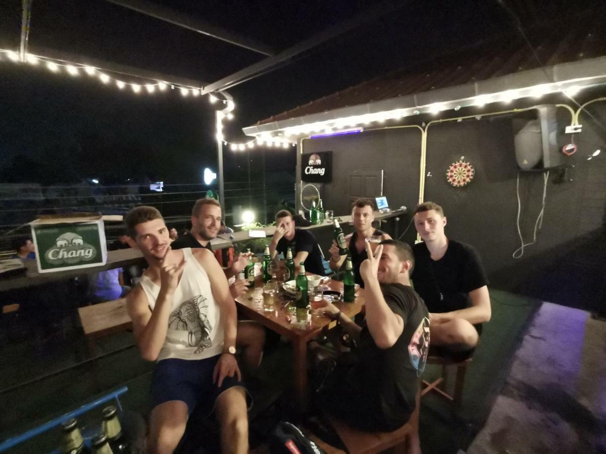 סוראט תאני Chang Bed And Bar Hostel (Adults Only) מראה חיצוני תמונה